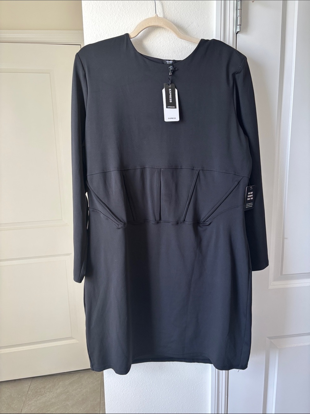 Express Black Long-Sleeve Shift Dress